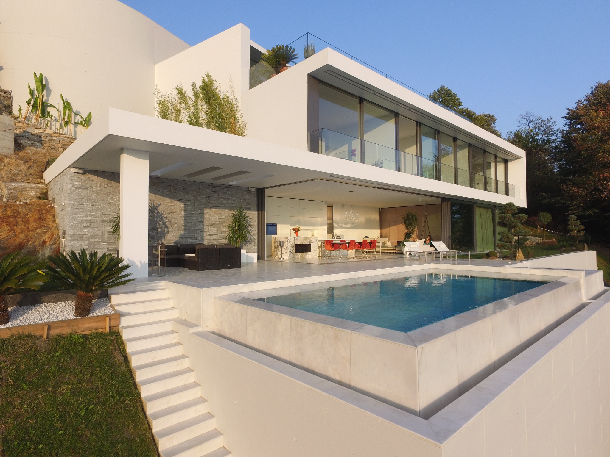 Villa contemporanea con piscina